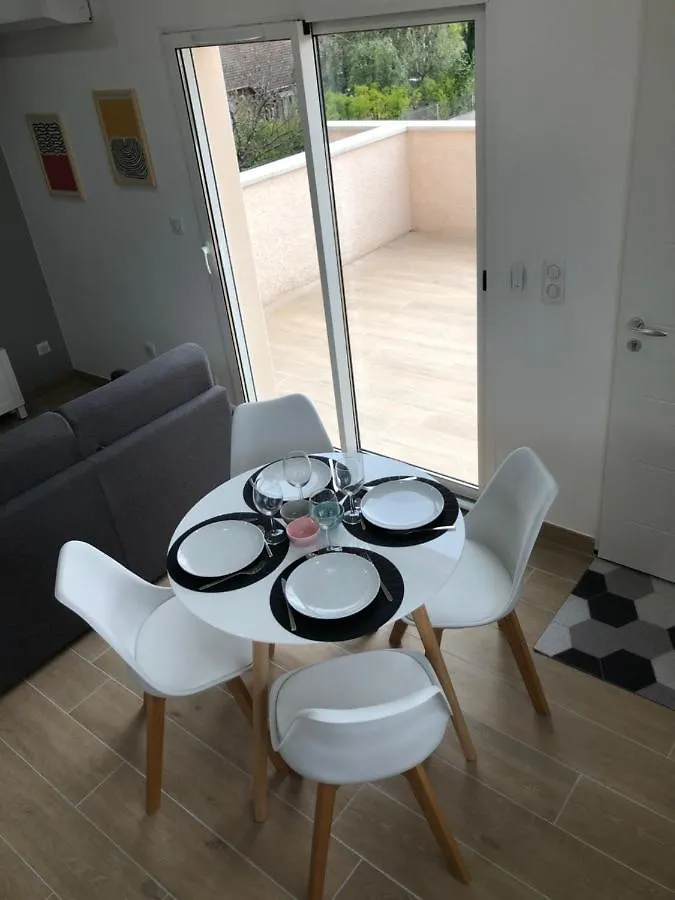 Appartement La Parenthèse Balnéo T2 Cosy de 40m² avec terrasse à Ternay  0*, Ternay (Rhone) France
