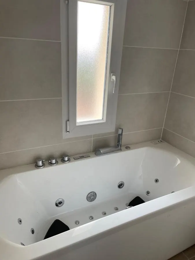 Appartement La Parenthèse Balnéo T2 Cosy de 40m² avec terrasse à Ternay  0*, Ternay (Rhone)