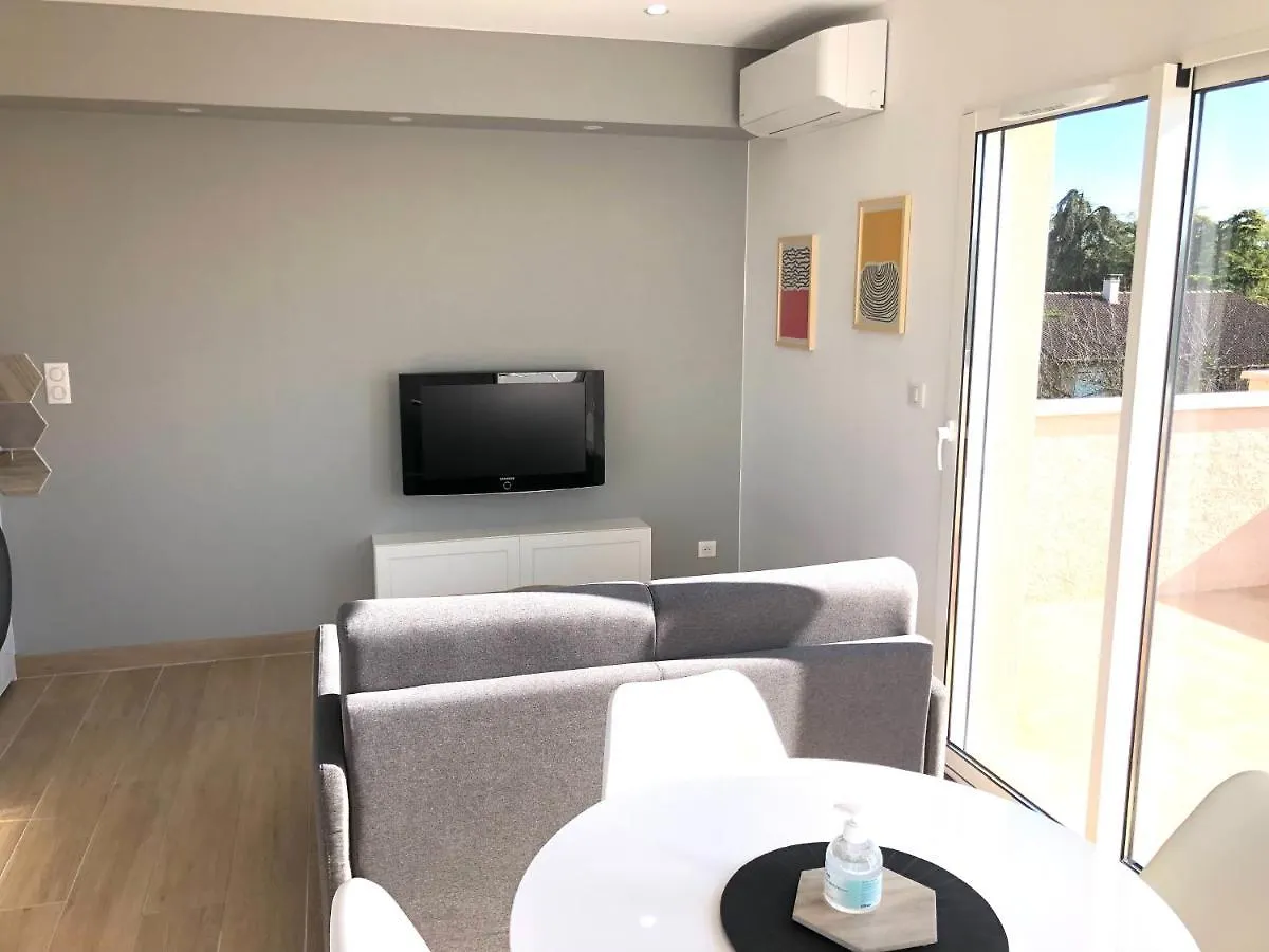Appartement La Parenthèse Balnéo T2 Cosy de 40m² avec terrasse à Ternay  0*, Ternay (Rhone) France